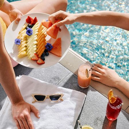 Sheraton Melbourne Hotel Exterior foto Poolside service