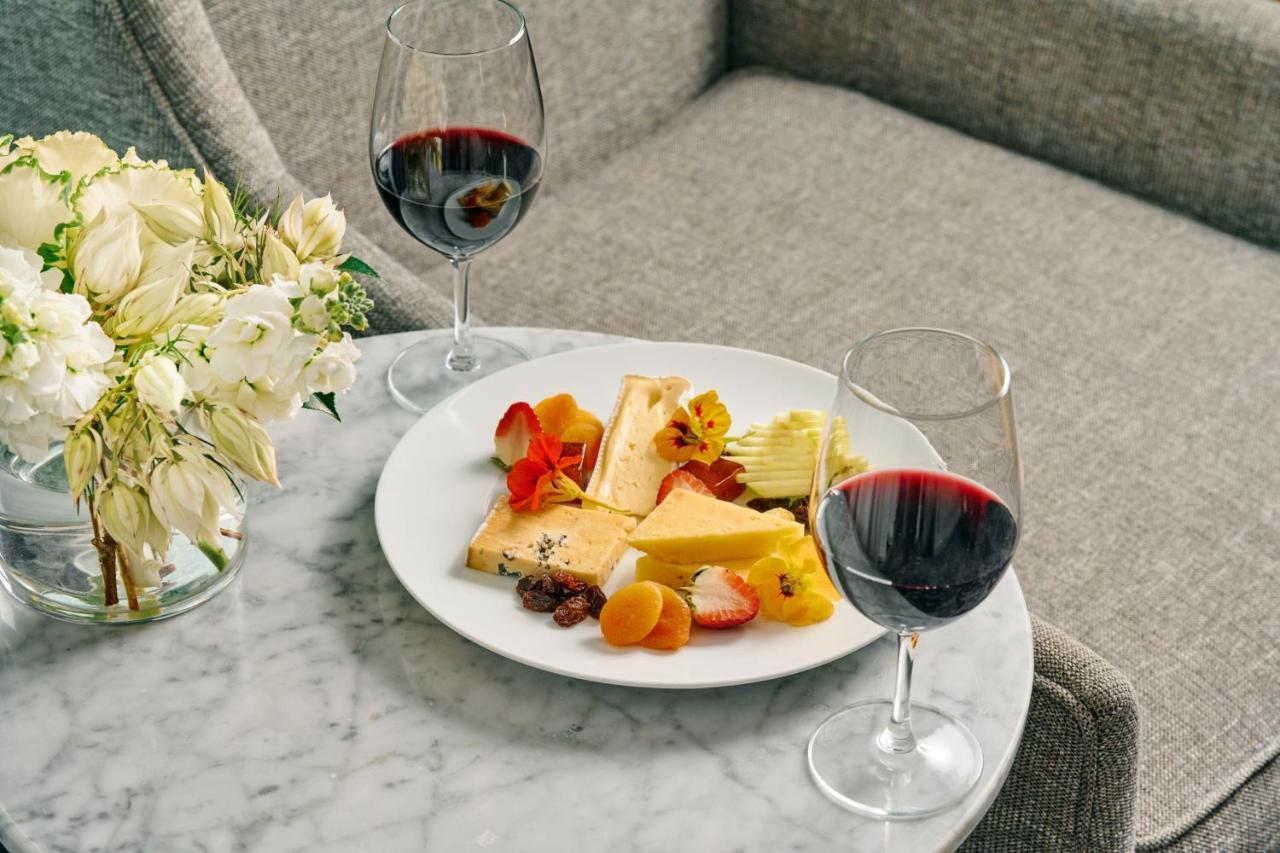 Sheraton Melbourne Hotel Exterior foto Cheese and wine