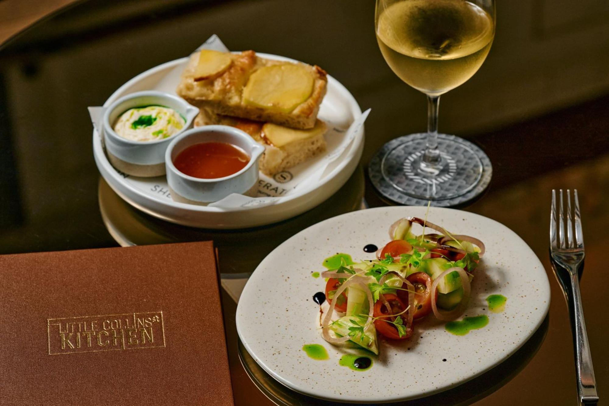 Sheraton Melbourne Hotel Exterior foto A meal at Elements
