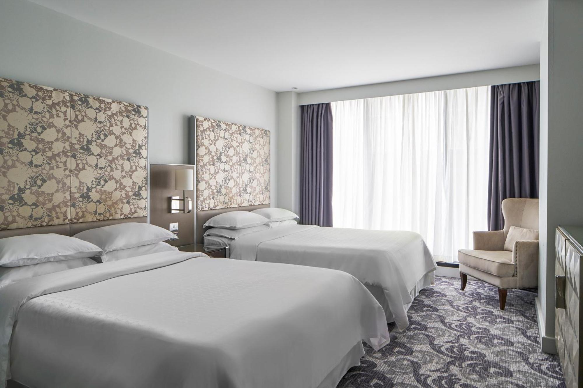 Sheraton Melbourne Hotel Exterior foto A guest room at the hotel